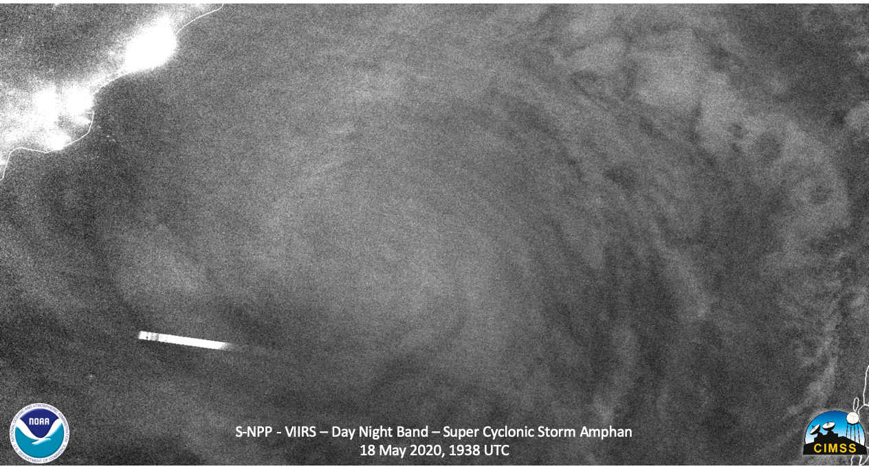 Suomi NPP VIIRS Day/Night Band (0.7 µm) and Infrared Window (11.45 µm) images [click to enlarge]