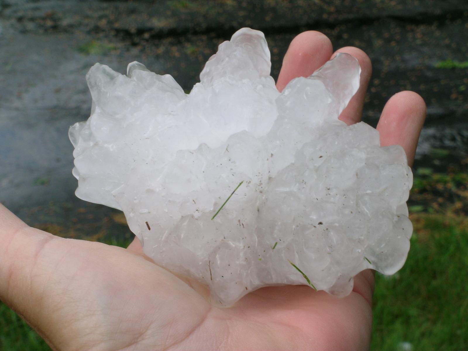Hail near Wisconsin Rapids [click to enlarge]