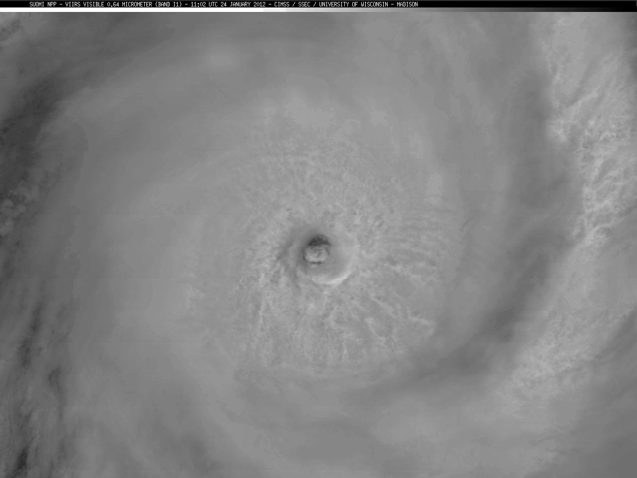 Suomi NPP VIIRS 0.64 Âµm visible + 11.45 Âµm IR images (Tropical Cyclone Funso)