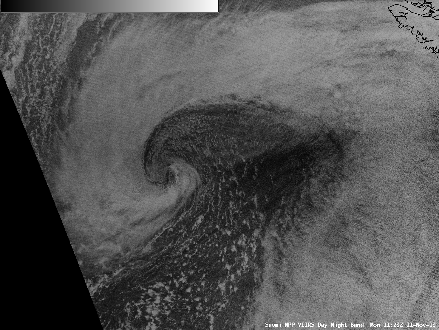 Suomi NPP VIIRS 0.7 Âµm Day/Night Band and 11.45 Âµm IR images, with surface analysis and buoy reports
