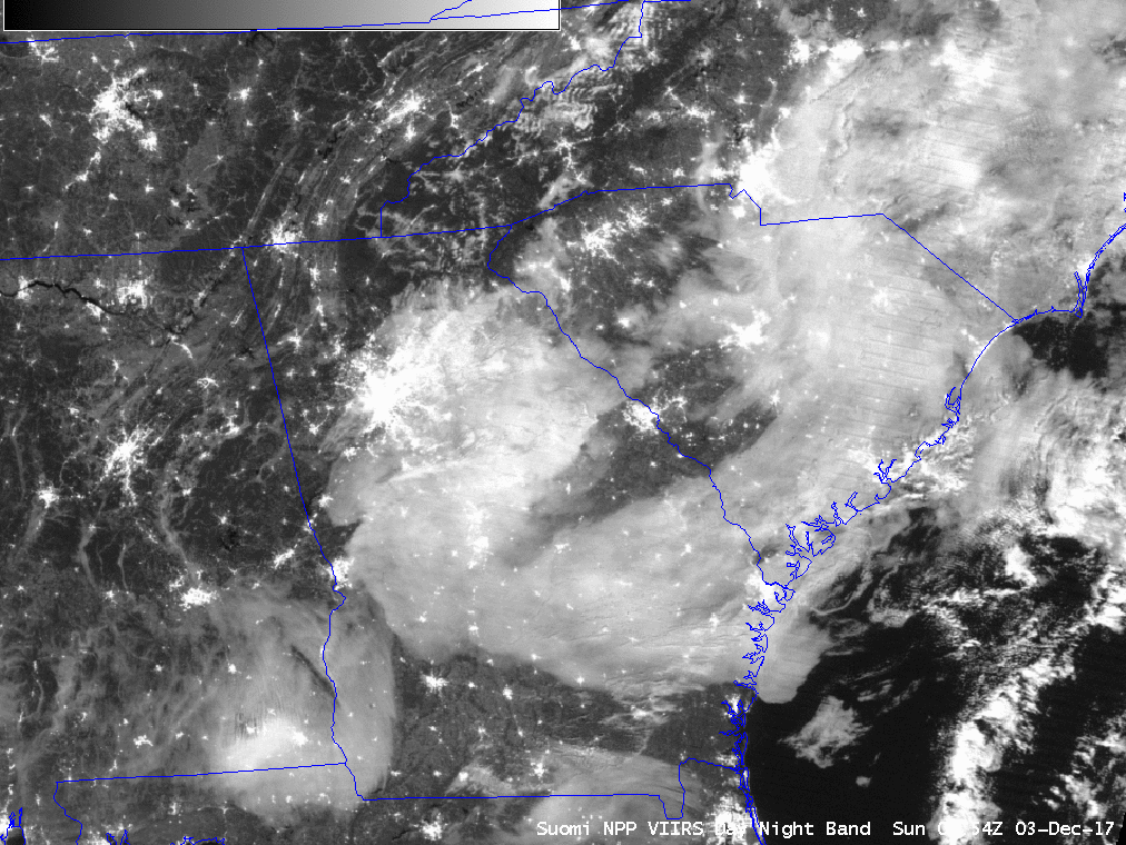 Suomi NPP VIIRS Day/Night Band (0.7 µm) and Fog/stratus Infrared Brightness Temperature Difference (11.45 µm - 3.74 µm) images, centered over the Southeast US [click to enlarge]